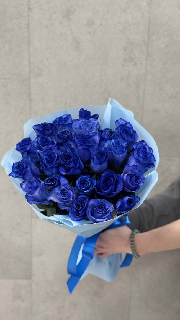 25 синих роз, артикул F1366083 - 7150 рублей, доставка по городу. Flawery - доставка цветов