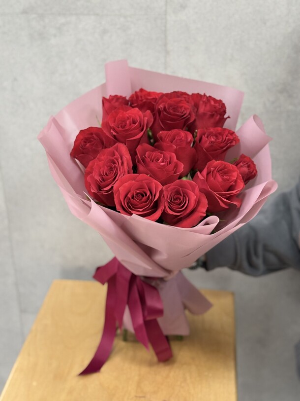 Букет 15 роз, артикул F1366210 - 4565 рублей, доставка по городу. Flawery - доставка цветов