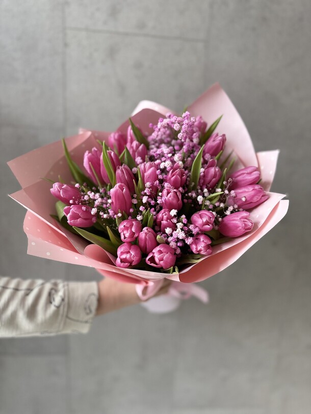 25 тюльпанов, артикул F1367635 - 10065 рублей, доставка по городу. Flawery - доставка цветов