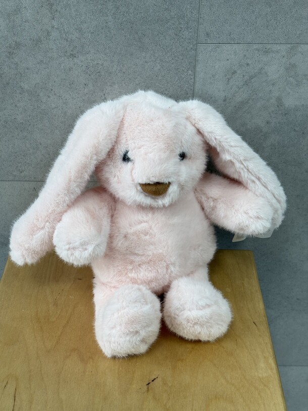 Зайчик, артикул F1369002 - 2640 рублей, доставка по городу. Flawery - доставка цветов