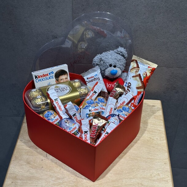 Сердце с сладостями, артикул F1372801 - 8305 рублей, доставка по городу. Flawery - доставка цветов