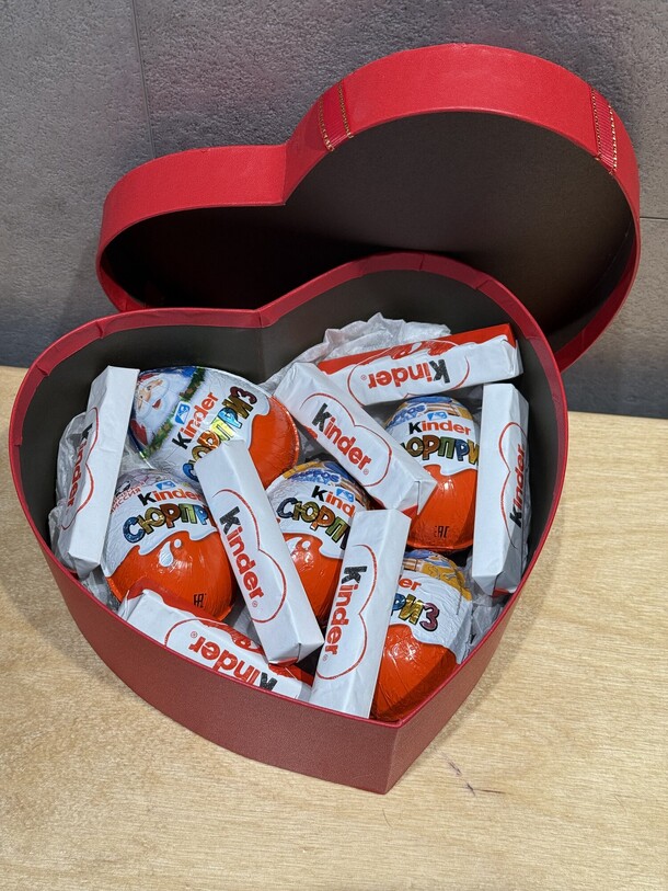 Сладкий подарок, артикул F1372827 - 3762 рублей, доставка по городу. Flawery - доставка цветов