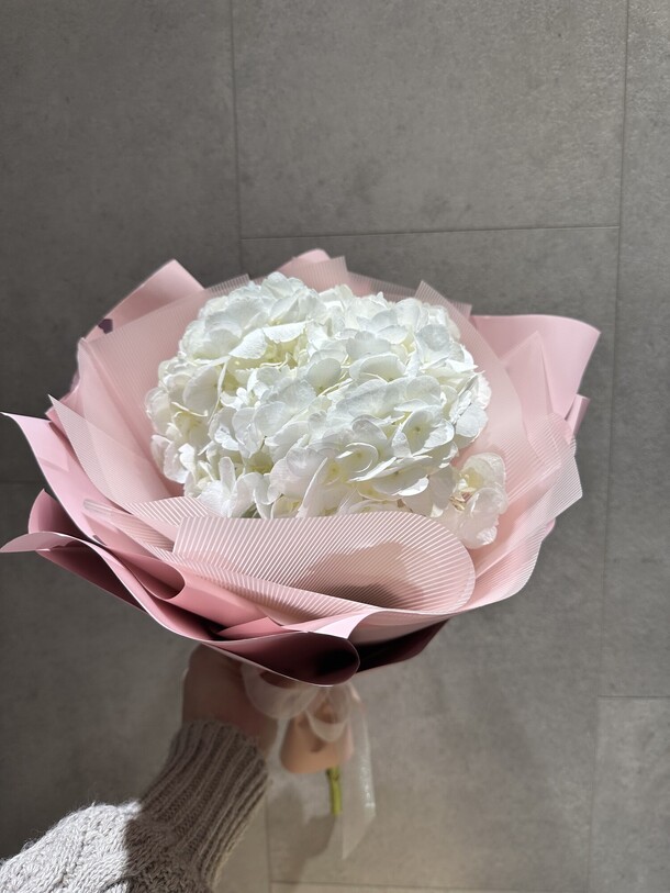 Букет из гортензии, артикул F1374820 - 2200 рублей, доставка по городу. Flawery - доставка цветов