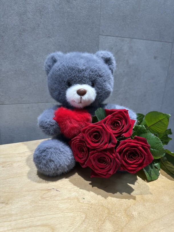 Набор мишка и букет, артикул F1374822 - 2860 рублей, доставка по городу. Flawery - доставка цветов