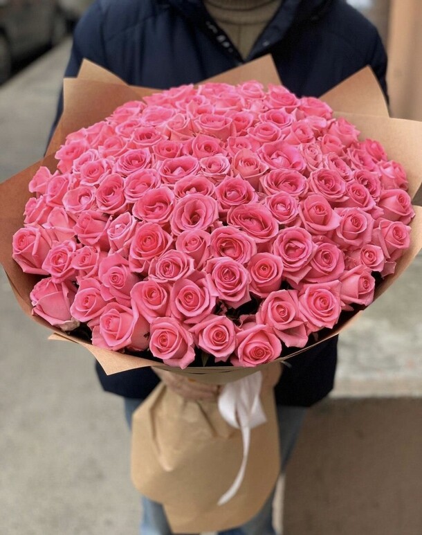 Букет из 101 розы, артикул F1378392 - 25850 рублей, доставка по городу. Flawery - доставка цветов