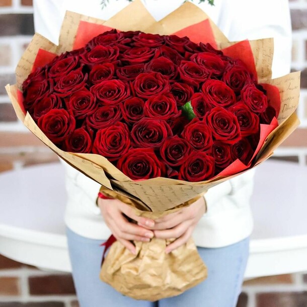 Букет из 51 розы, артикул F1378398 - 17655 рублей, доставка по городу. Flawery - доставка цветов