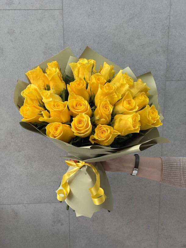 Роза желтая, артикул F1384098 - 9075 рублей, доставка по городу. Flawery - доставка цветов