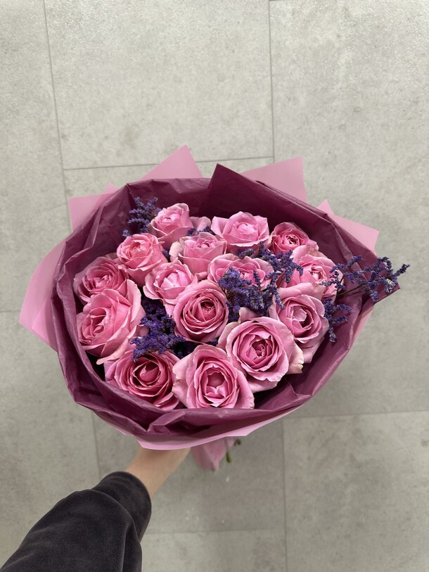 Букет из розовых роз💜, артикул F1384888 - 5363 рублей, доставка по городу. Flawery - доставка цветов