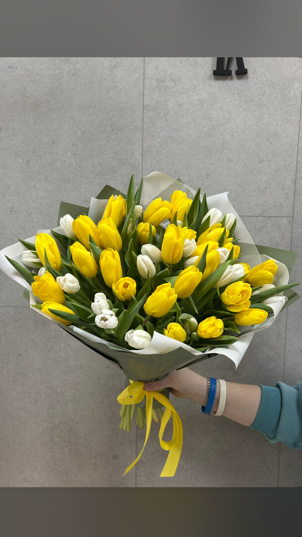 51 яркий тюльпан, артикул F1393938 - 17655 рублей, доставка по городу. Flawery - доставка цветов