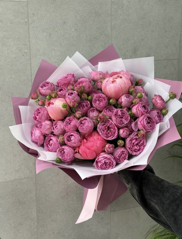 Шикарный букет с пионами, артикул F1401783 - 11495 рублей, доставка по городу. Flawery - доставка цветов