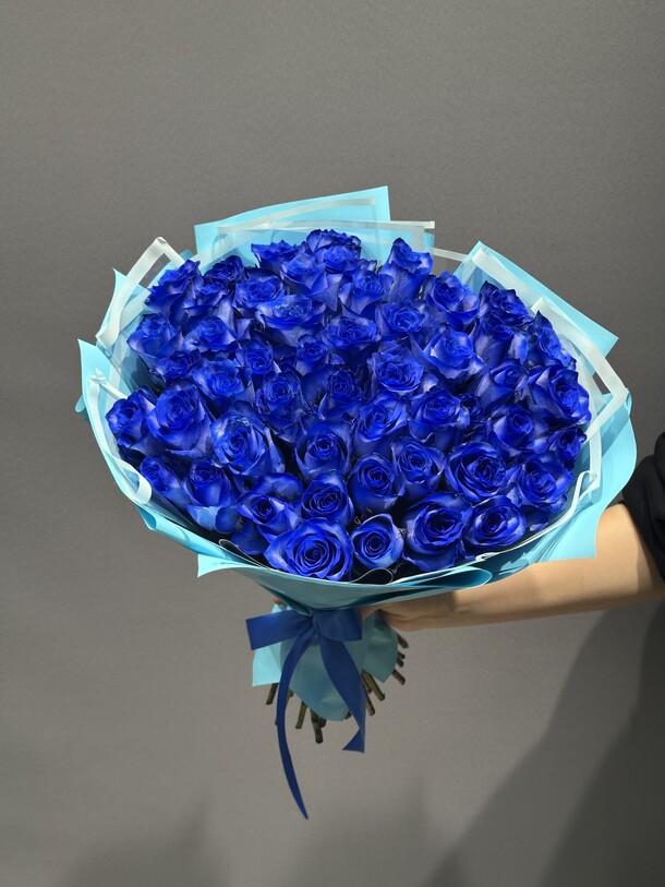 51 синяя роза, артикул F1402179 - 14850 рублей, доставка по городу. Flawery - доставка цветов