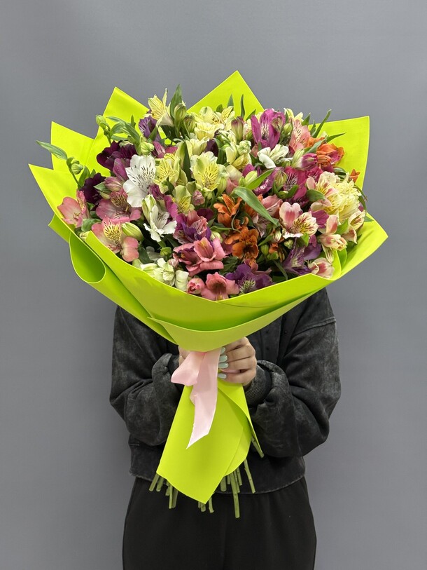 Букет алсьстермерия, артикул F1402348 - 11138 рублей, доставка по городу. Flawery - доставка цветов