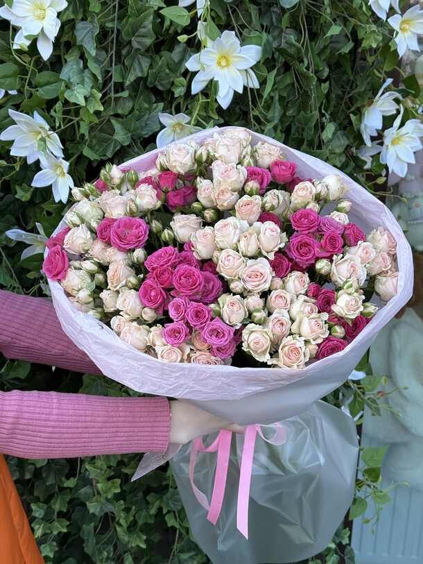 Кустовые розы, артикул F1402856 - 13200 рублей, доставка по городу. Flawery - доставка цветов