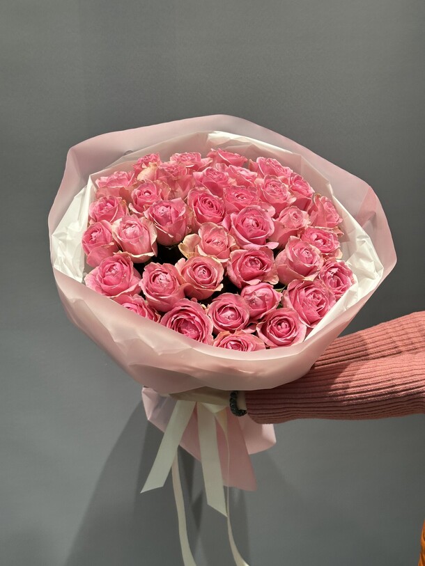 Букет из 35 розовых роз🩷, артикул F1402989 - 9570 рублей, доставка по городу. Flawery - доставка цветов