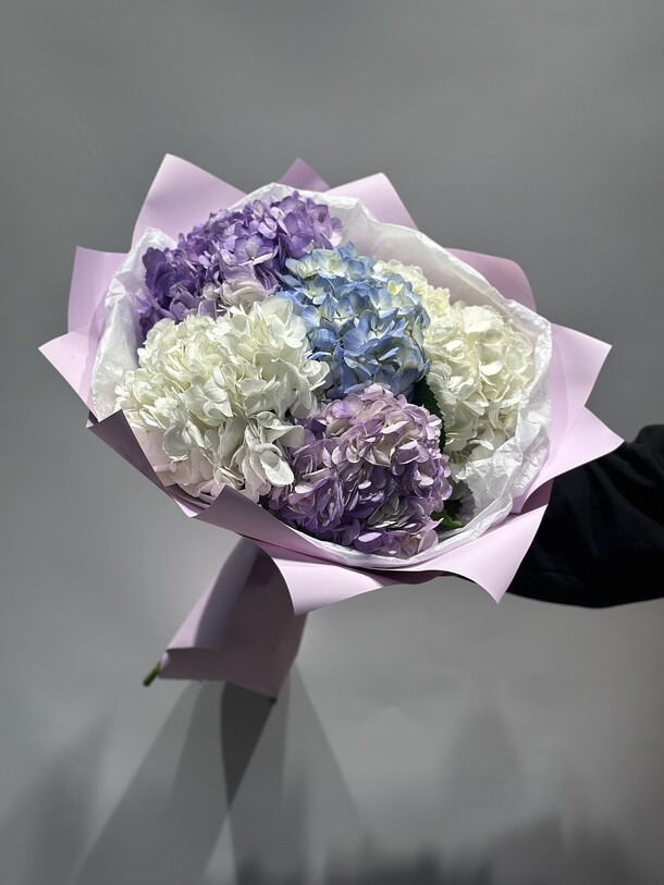 Букет из гортензий, артикул F1403084 - 7480 рублей, доставка по городу. Flawery - доставка цветов