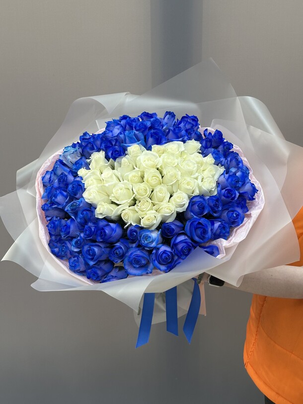Букет из синих роз, артикул F1403887 - 30250 рублей, доставка по городу. Flawery - доставка цветов