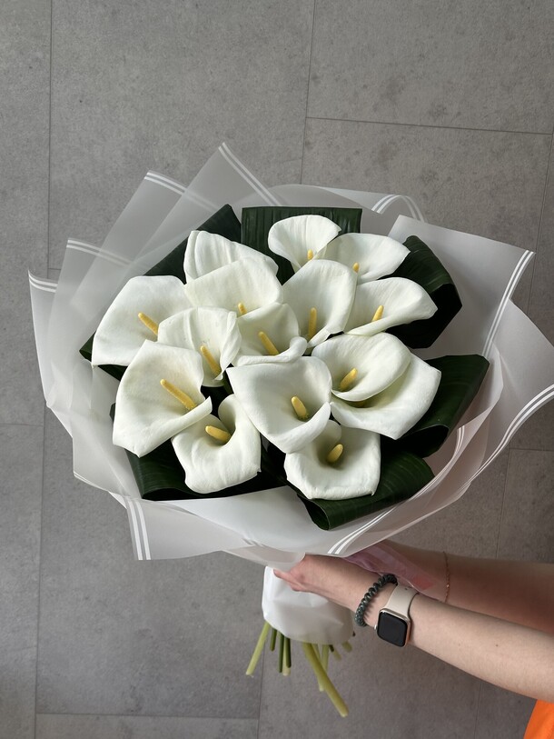 Букет из калл, артикул F1403888 - 14025 рублей, доставка по городу. Flawery - доставка цветов