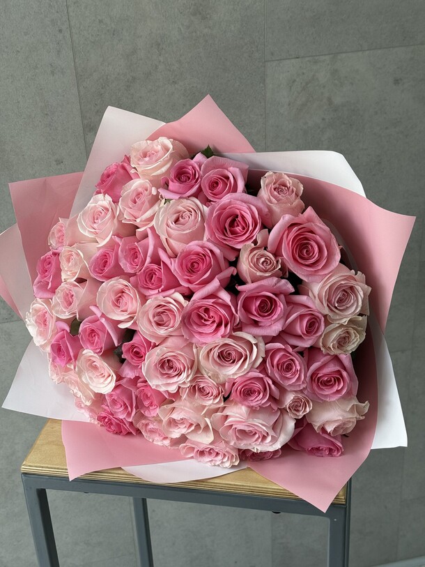 Букет из 51 нежной розы, артикул F1414877 - 17655 рублей, доставка по городу. Flawery - доставка цветов