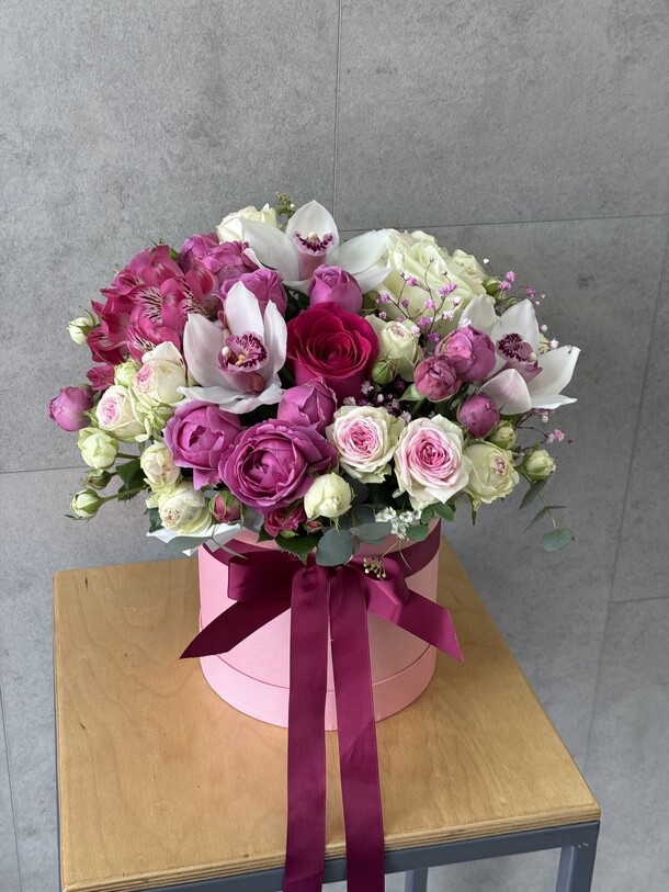 Коробочка из цветов, артикул F1419724 - 7480 рублей, доставка по городу. Flawery - доставка цветов