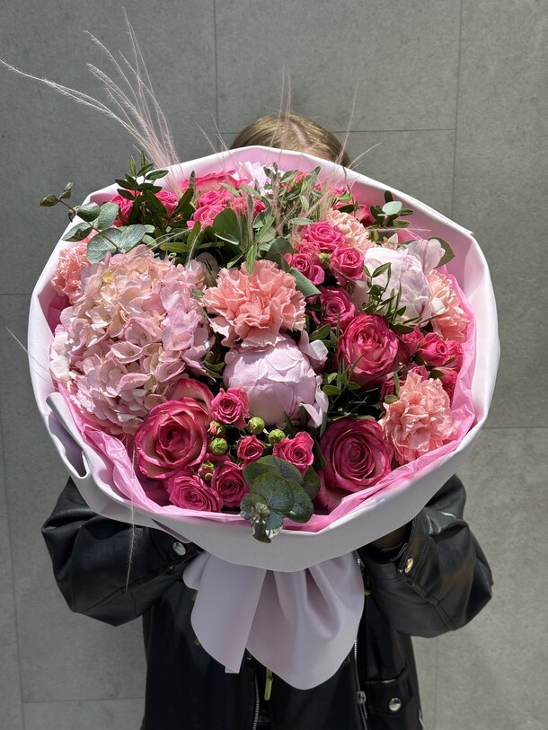 Букет сборный, артикул F1419752 - 17050 рублей, доставка по городу. Flawery - доставка цветов