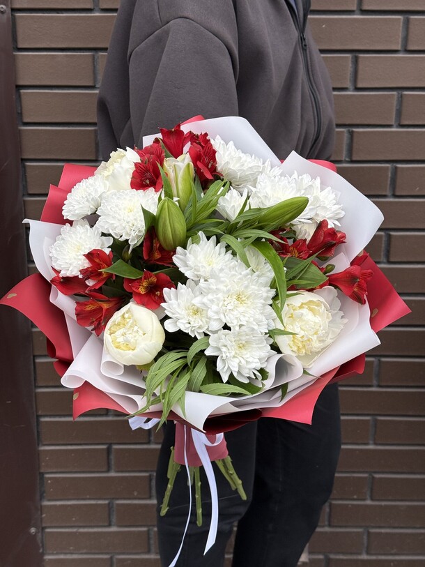 Букет сборный, артикул F1423721 - 8580 рублей, доставка по городу. Flawery - доставка цветов