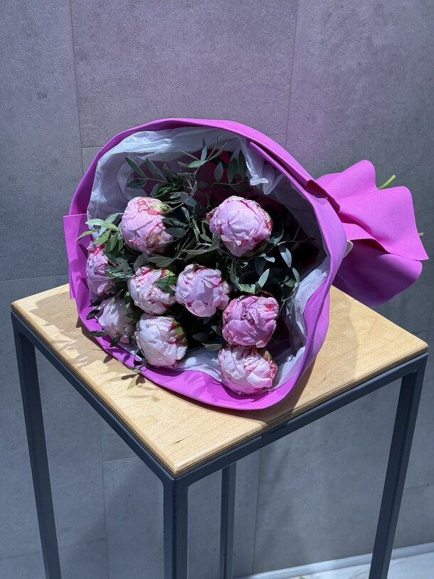 Букет из пионов, артикул F1423722 - 12056 рублей, доставка по городу. Flawery - доставка цветов