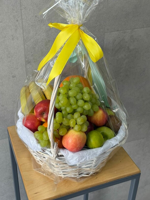 Фруктовая корзинка, артикул F1425124 - 12100 рублей, доставка по городу. Flawery - доставка цветов