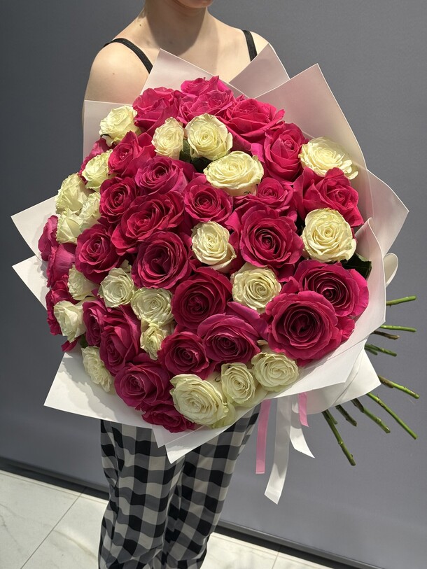 51 импортная роза премиум, артикул F1427172 - 26235 рублей, доставка по городу. Flawery - доставка цветов