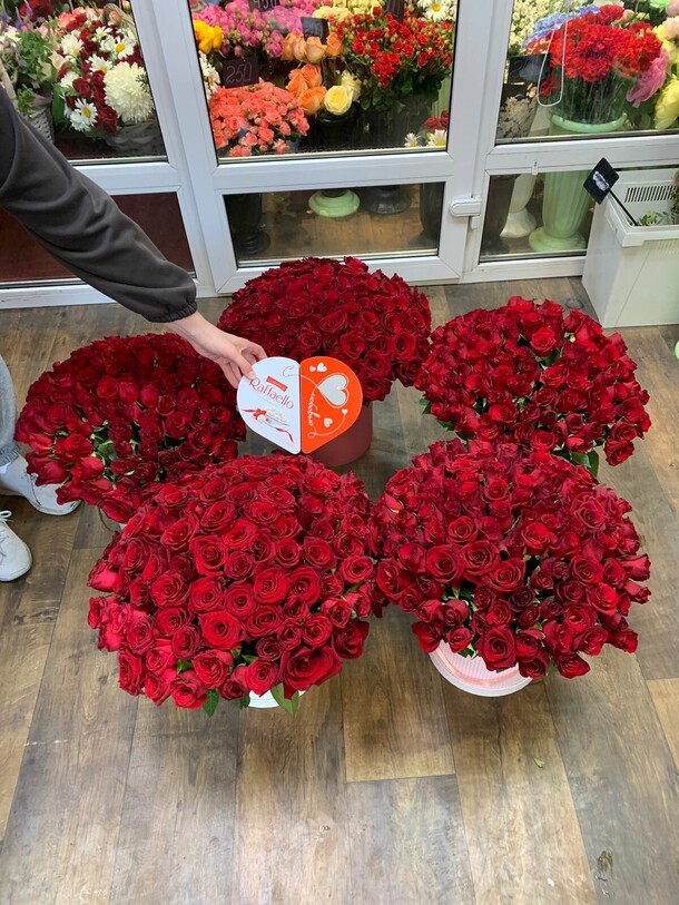 5 коробок по 101 розы, артикул F1430755 - 162800 рублей, доставка по городу. Flawery - доставка цветов