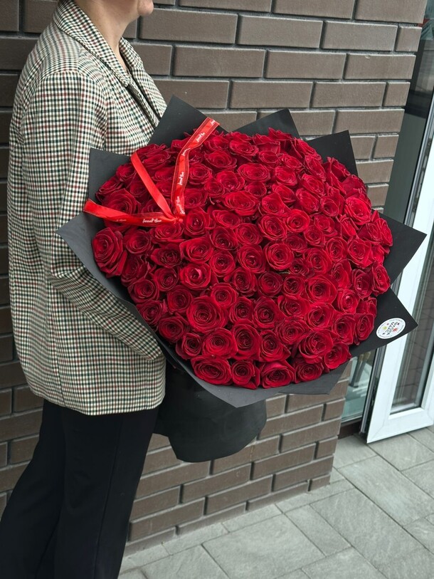 101 высокая роза 60 см, артикул F1432448 - 50820 рублей, доставка по городу. Flawery - доставка цветов