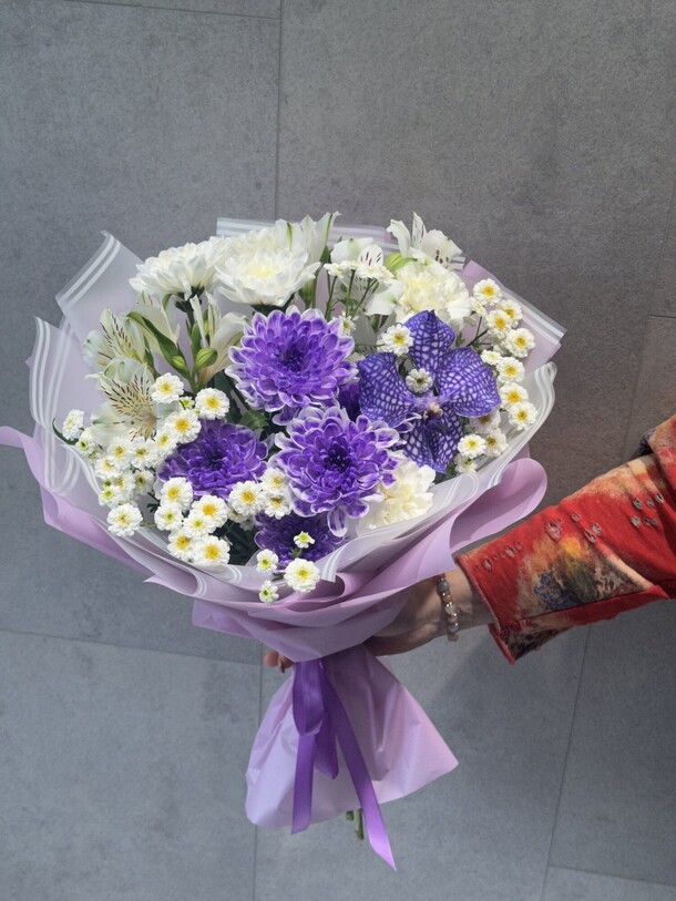 Ультрафиолет, артикул F1433019 - 4373 рублей, доставка по городу. Flawery - доставка цветов