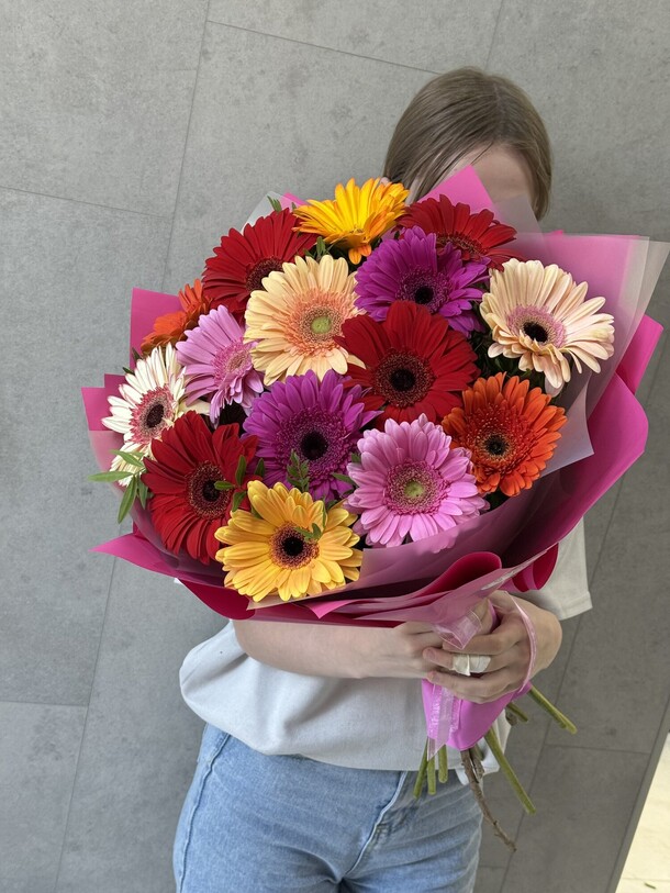 Букет гербер, артикул F1436437 - 9075 рублей, доставка по городу. Flawery - доставка цветов