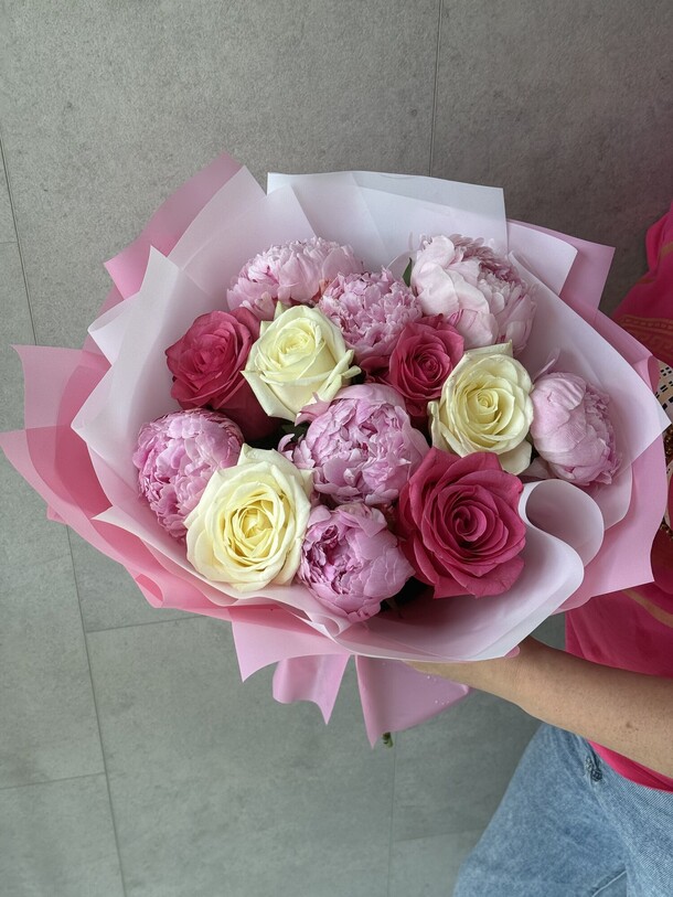 Пышный букет, артикул F1436438 - 9570 рублей, доставка по городу. Flawery - доставка цветов