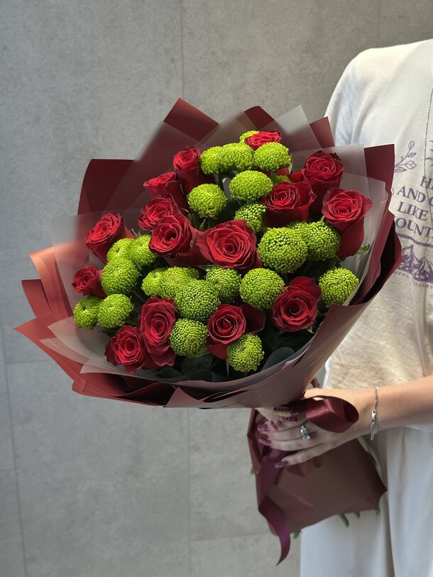 Букет из красных роз, артикул F1444469 - 9350 рублей, доставка по городу. Flawery - доставка цветов