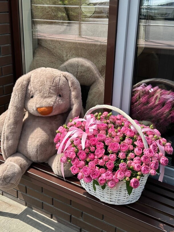 Зайчик и корзинка, артикул F1447808 - 58850 рублей, доставка по городу. Flawery - доставка цветов