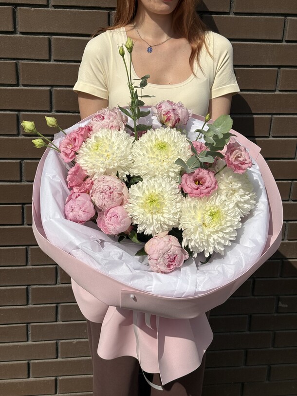 Букет сборный, артикул F1456437 - 12870 рублей, доставка по городу. Flawery - доставка цветов