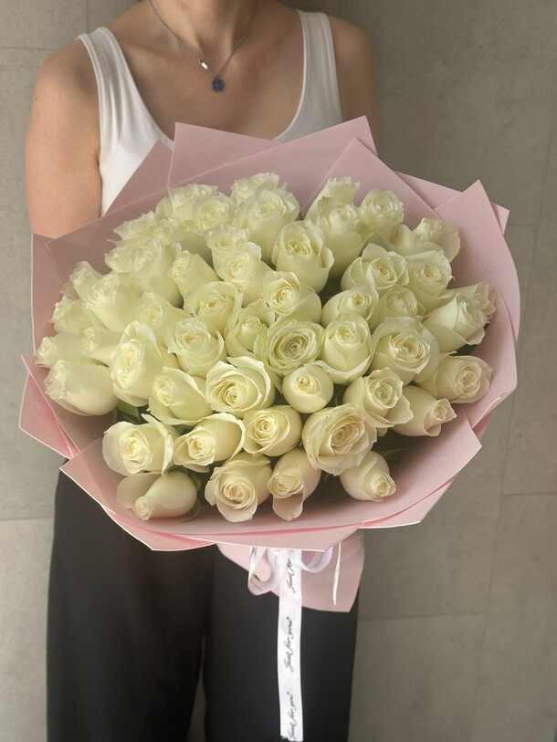 51 роза белая, артикул F1457940 - 14025 рублей, доставка по городу. Flawery - доставка цветов