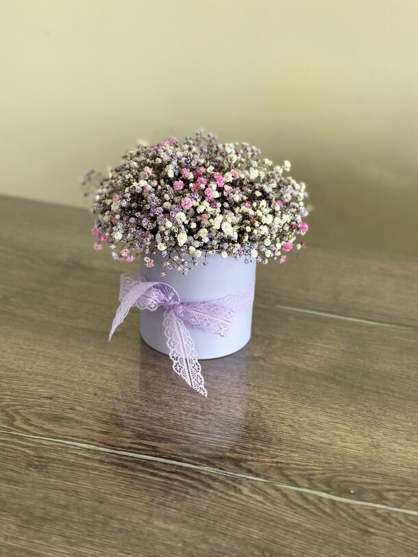 Гипсофила в коробке, артикул F1429391 - 2300 рублей, доставка по городу. Flawery - доставка цветов