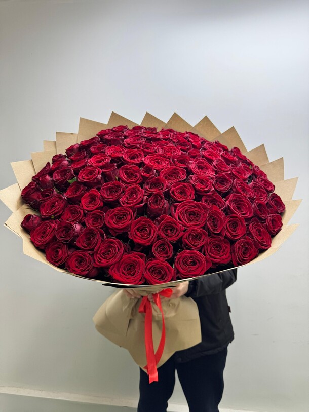 Букет 101 красная роза, артикул F1340009 - 20000 рублей, доставка по городу. Flawery - доставка цветов