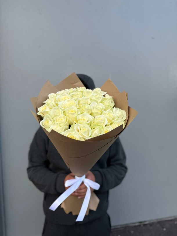 Букет 31 белая роза, артикул F1340034 - 6790 рублей, доставка по городу. Flawery - доставка цветов