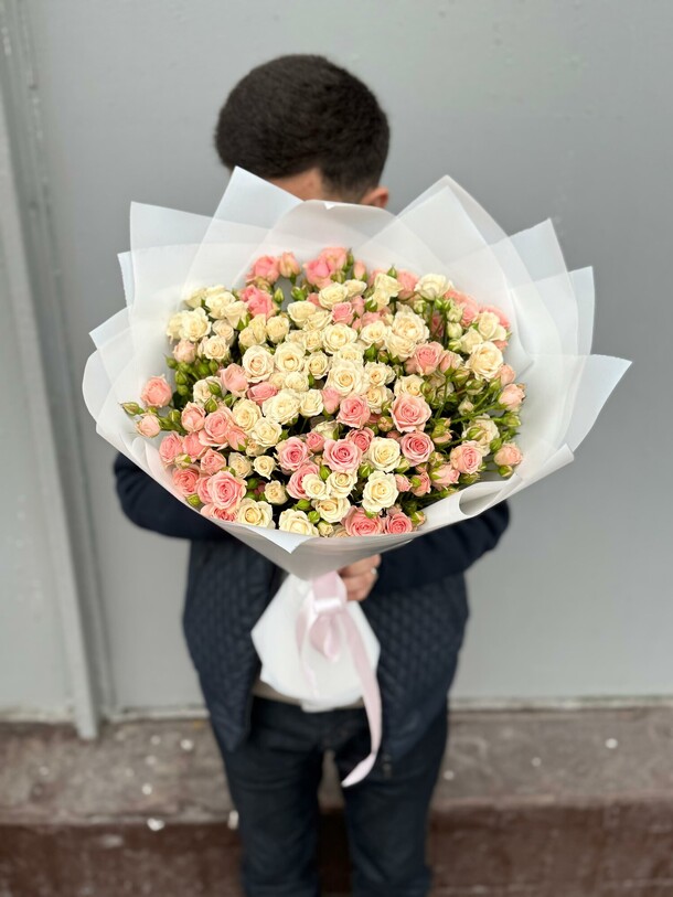 Кустовые розы, артикул F1340039 - 10000 рублей, доставка по городу. Flawery - доставка цветов