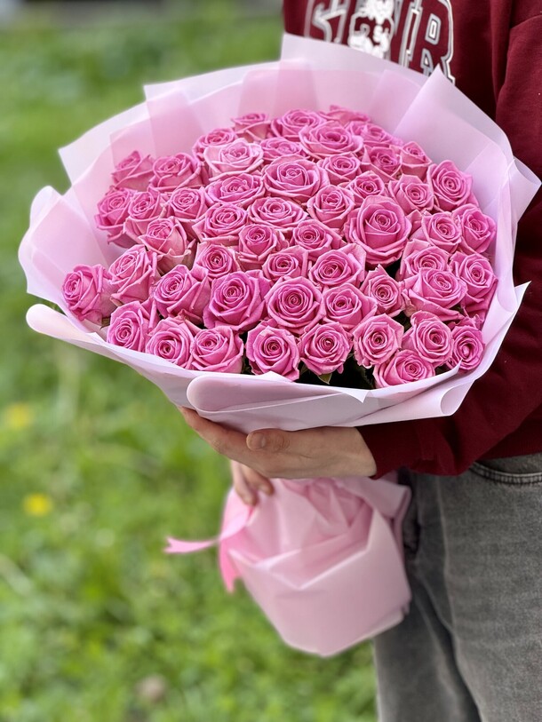 51 роза букет, артикул F1340319 - 14627 рублей, доставка по городу. Flawery - доставка цветов