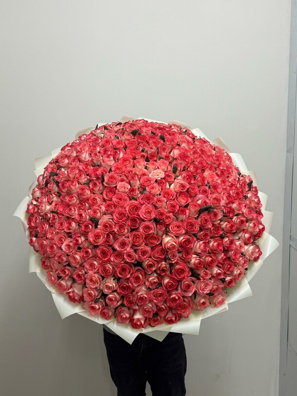 301 роза, артикул F1355035 - 75900 рублей, доставка по городу. Flawery - доставка цветов