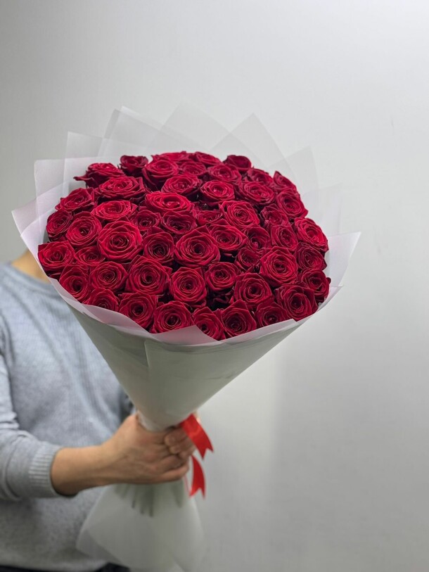 51 роза (60см), артикул F1355755 - 13177 рублей, доставка по городу. Flawery - доставка цветов