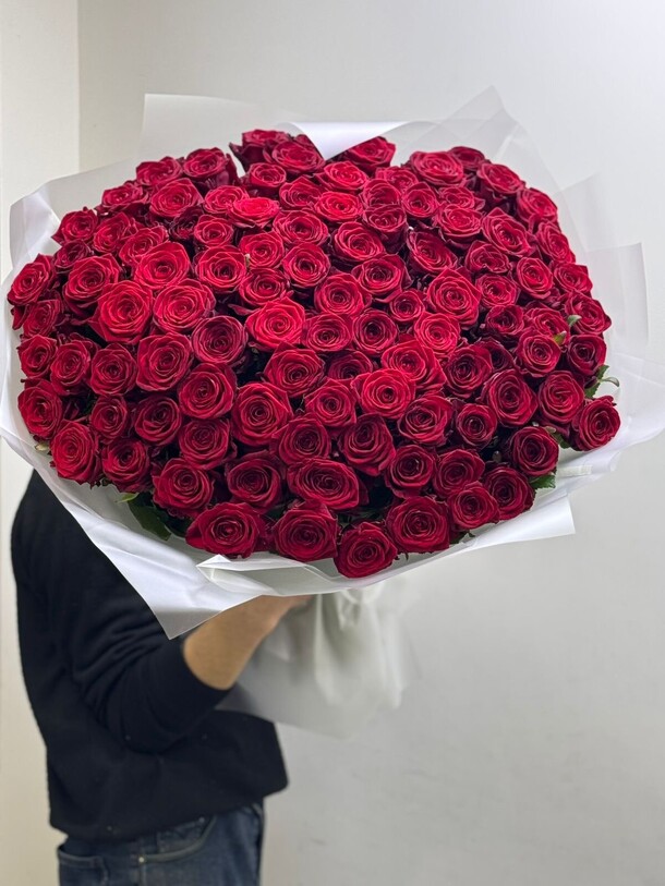 101 роза (70см), артикул F1362488 - 23636 рублей, доставка по городу. Flawery - доставка цветов