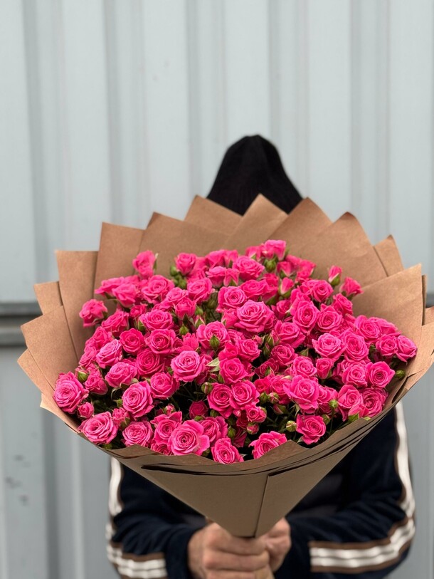 Кустовые розы 19шт, артикул F1362504 - 10043 рублей, доставка по городу. Flawery - доставка цветов