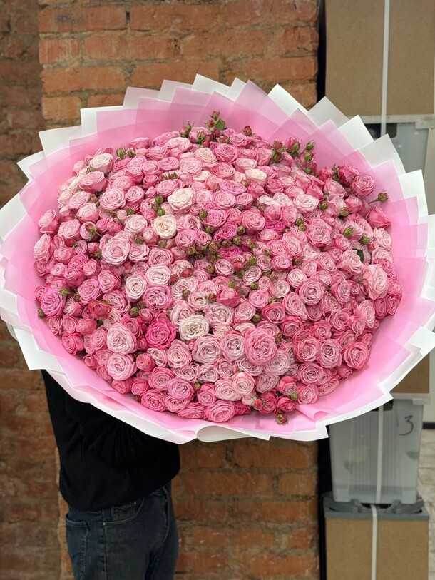 101 кустовая роза, артикул F1362630 - 63636 рублей, доставка по городу. Flawery - доставка цветов