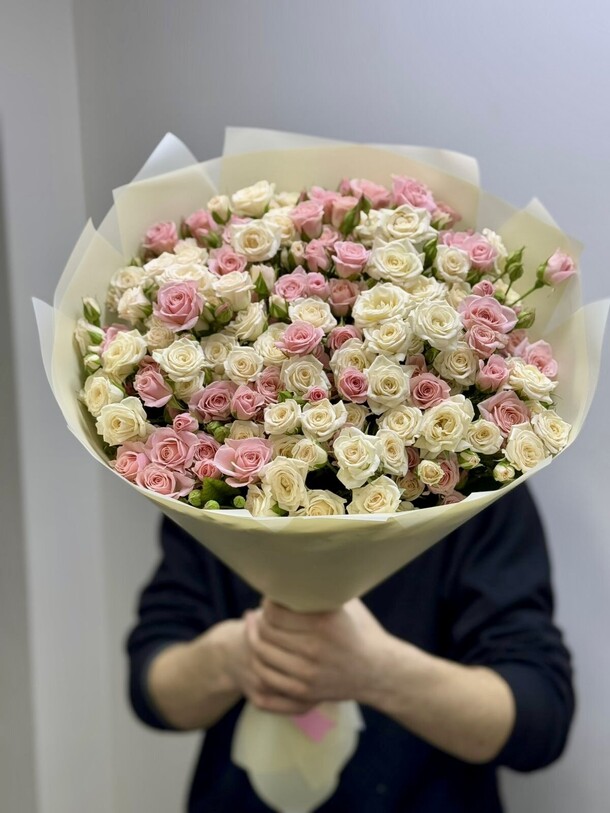 Кустовые розы, артикул F1370620 - 12088 рублей, доставка по городу. Flawery - доставка цветов