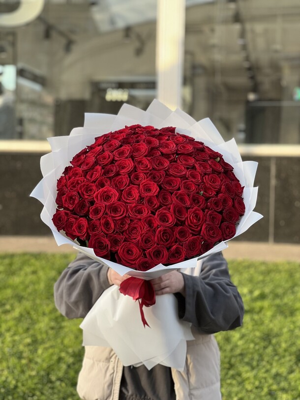 101 роза 🌹, артикул F1341063 - 39540 рублей, доставка по городу. Flawery - доставка цветов