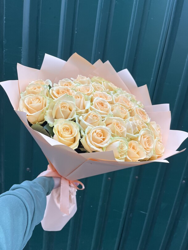 31 роза аваланч, артикул F1341065 - 12890 рублей, доставка по городу. Flawery - доставка цветов